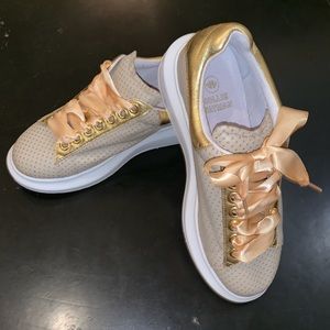 HOJLIE WATMAN SEEING SPOTS SNEAKERS